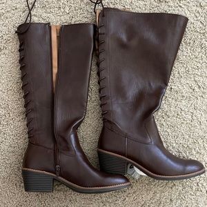 Brown size 9.5 Med lace up boots